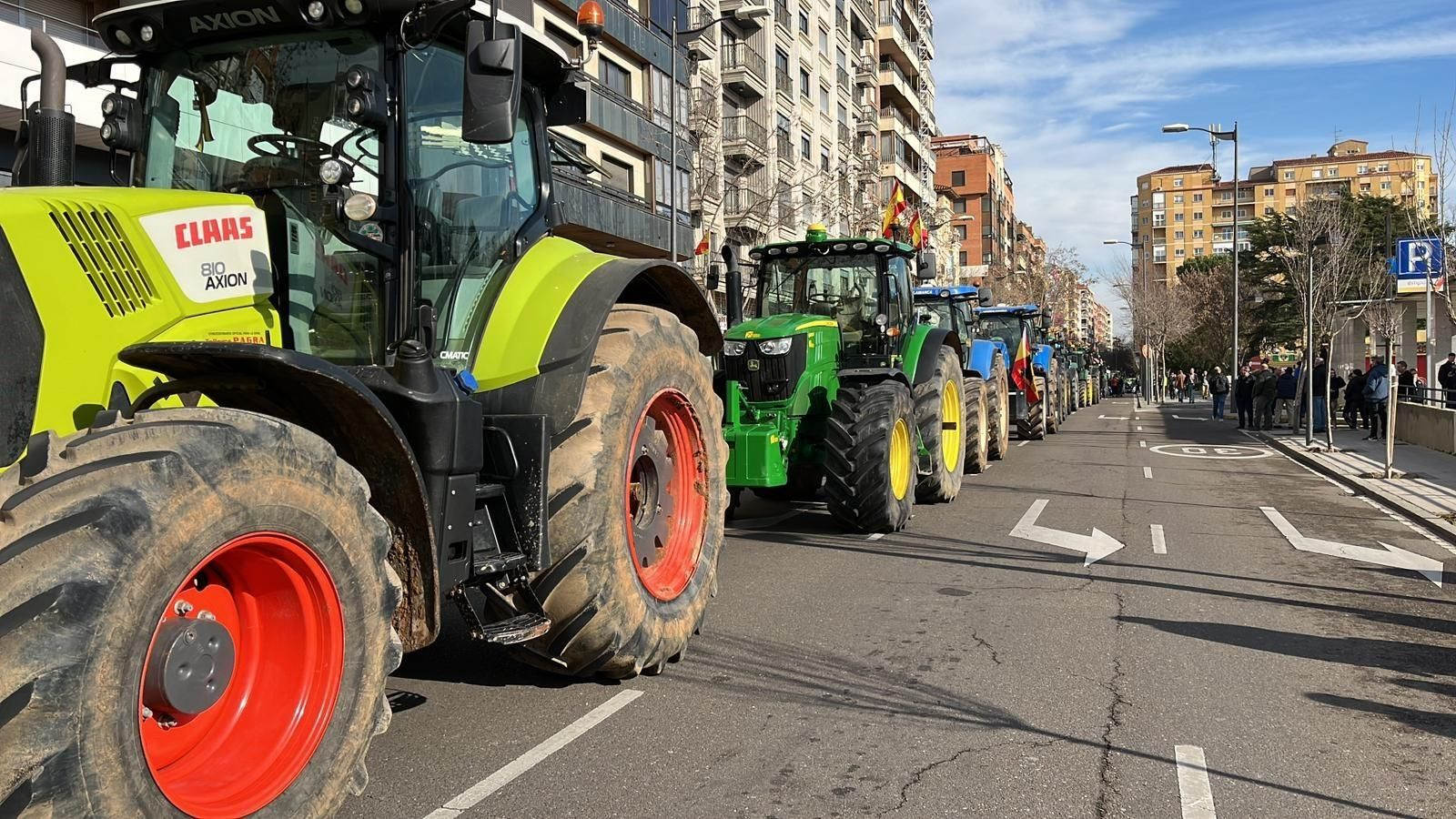 Tractores desfilando por las calles de Zamora