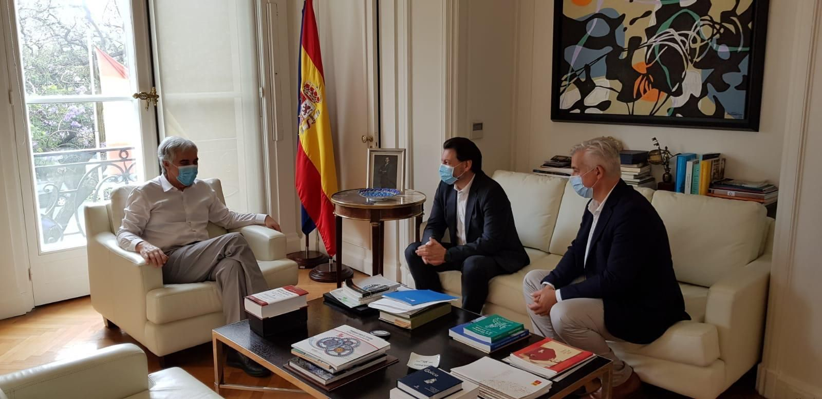 Miranda y Dobarro con el embajador de España en Argentina