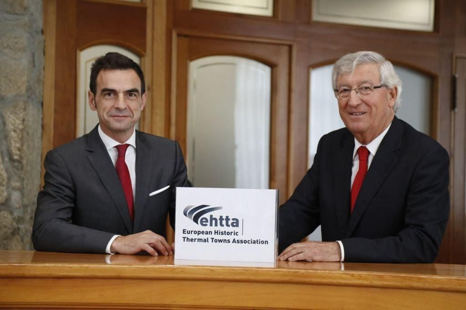 Kiko Rial, director general de Balneario de Mondariz y José Antonio Lorenzo, alcalde de Mondariz Balneario.