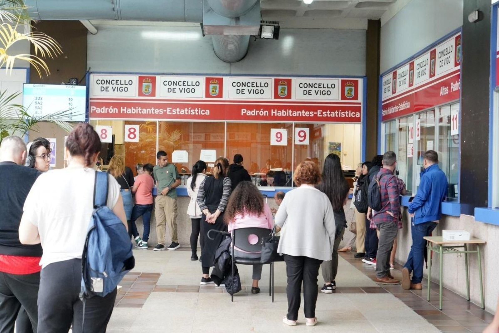 Una imagen clásica: la oficina del censo municipal viguesa.