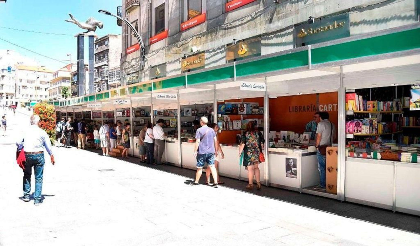 Las casetas de la Feira tendrán que separarse y evitar aglomeraciones.