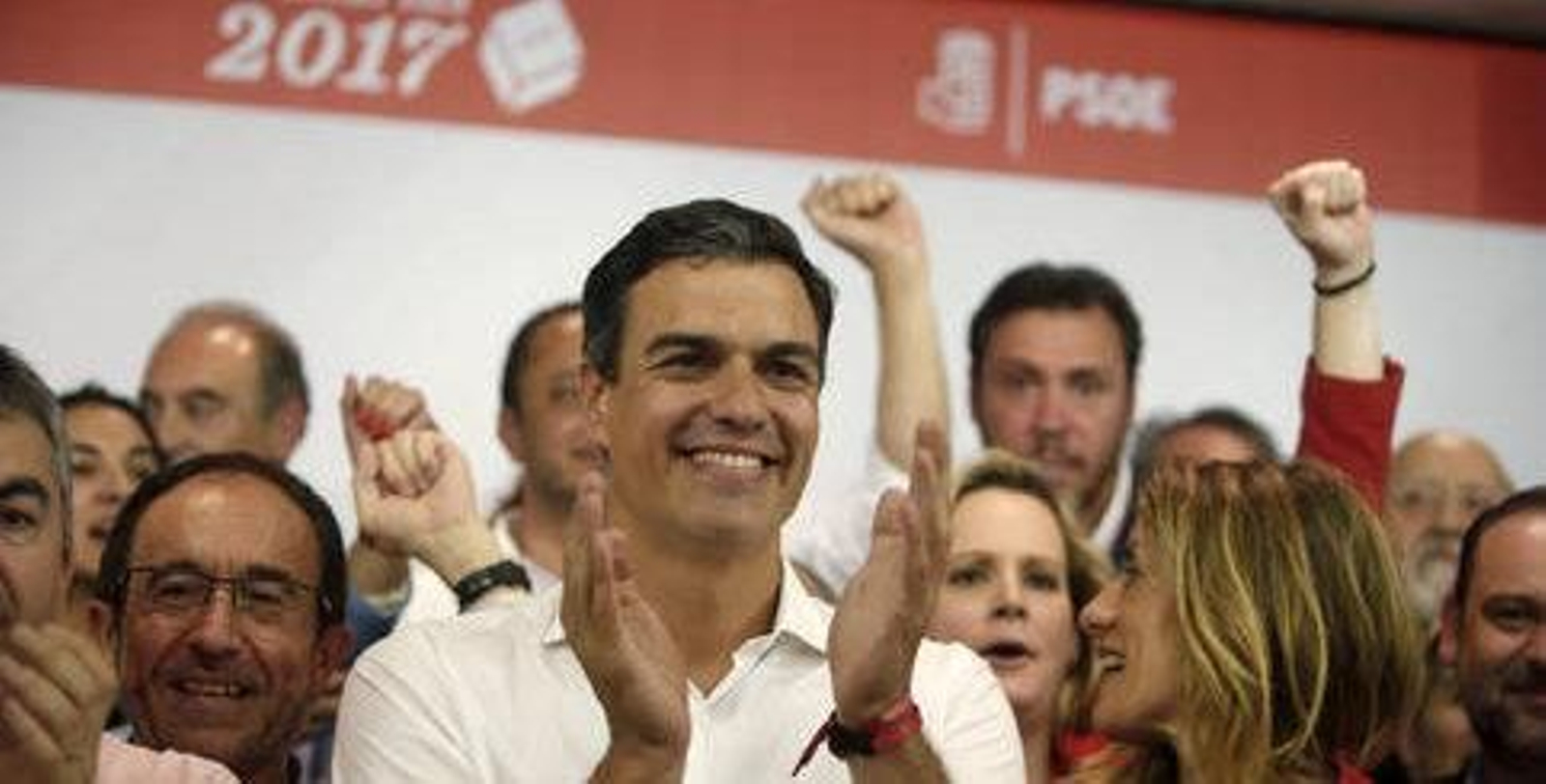 Pedro Sánchez y su equipo celebra la victoria en la primarias del PSOE