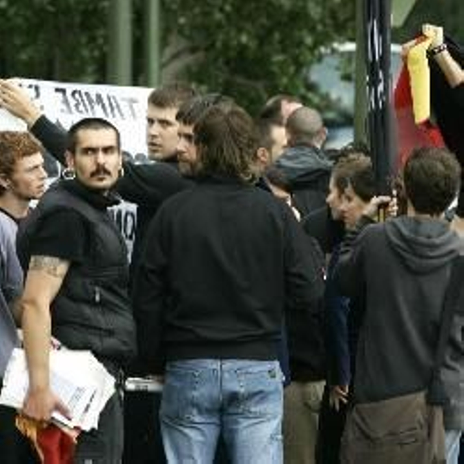 Jóvenes quemaron fotocopias de imágenes del Rey en Manresa