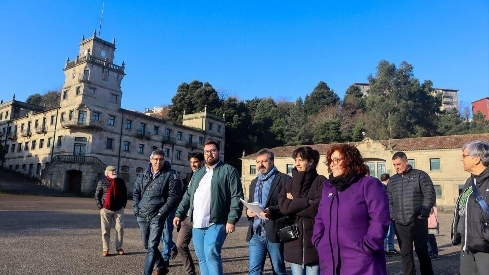 Luís Bará, ayer en la ETEA junto con otros candidatos de la lista provincial.