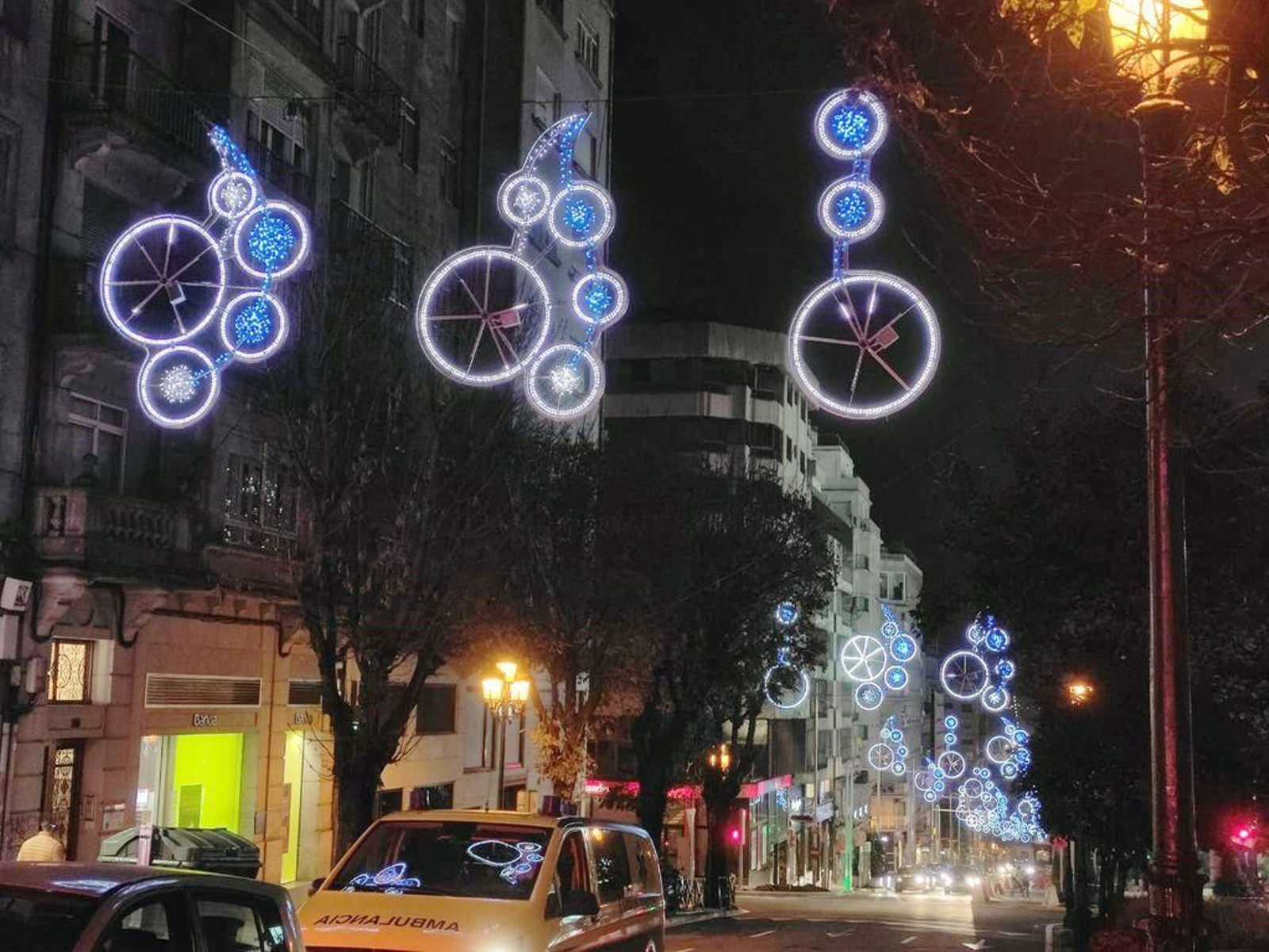Primeras pruebas de la iluminación navideña de Gran Vía estos días.