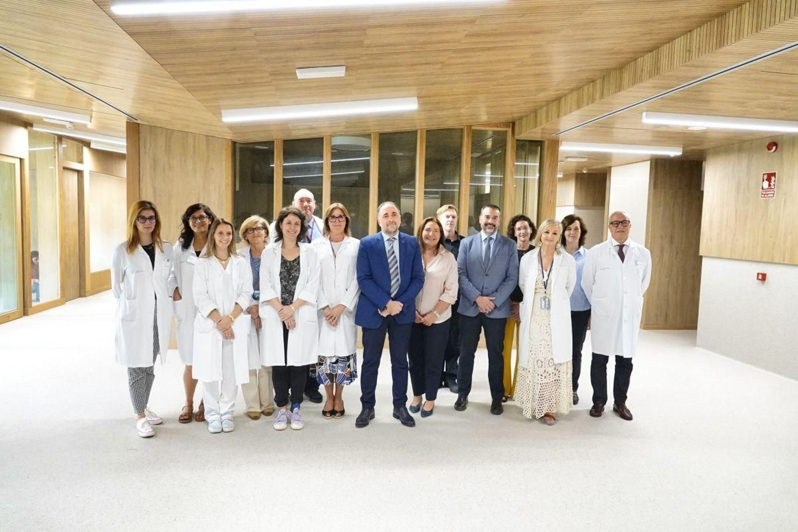 El conselleiro, Julio García Comesaña, visitó las instalaciones con los directivos del área, el arquitecto Jesús Irisarri y profesionales de Psiquiatría.