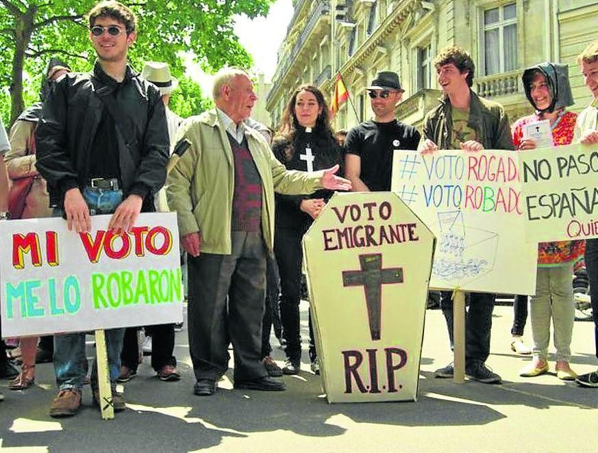 Una protesta reciente contra el voto rogado que se exige a los emigrantes