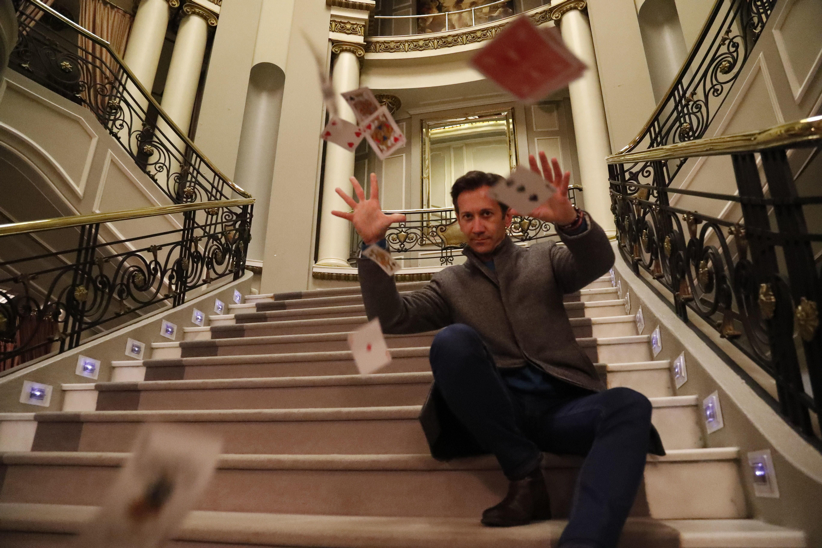 Pedro Volta ejercerá de anfitrión de cinco magos en el teatro.