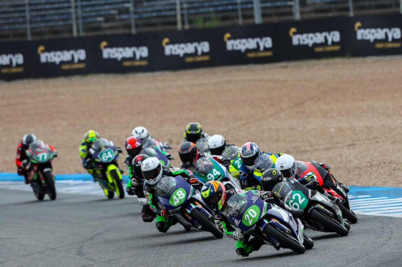 Iker Rodríguez, con el dorsal 20, lidera la prueba desde los primeros metros de la competición.