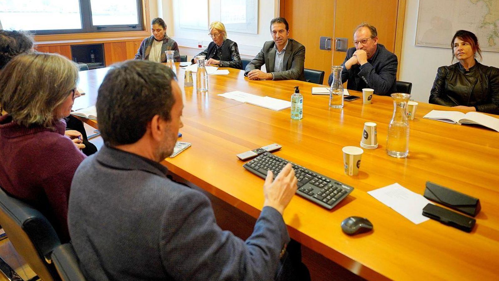 El conselleiro de Mar, ayer en la reunión en Cetmar, en Vigo.