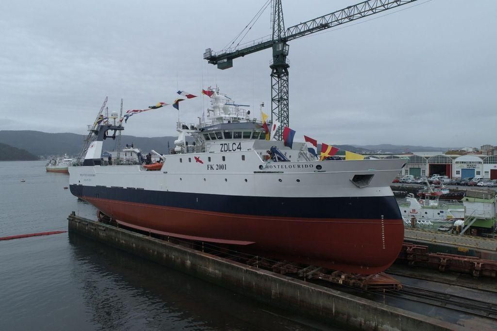 Botadura de un arrastrero en las instalaciones de Nodosa, Marín, hace unos días.