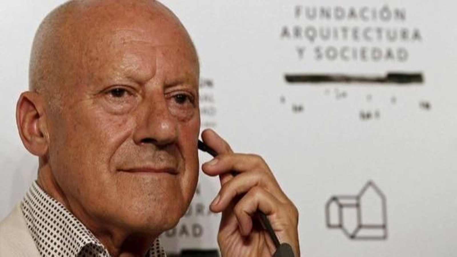 El arquitecto Norman Foster, durante un debate en Pamplona.