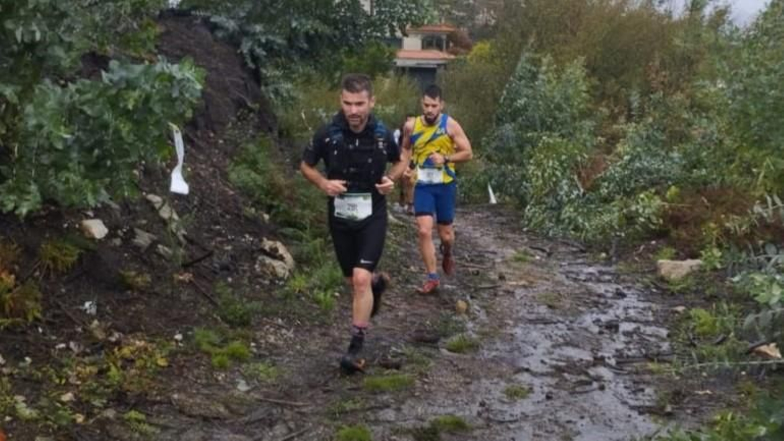 O vento marcou a xornada, na que houbo menos choiva da prevista en Baiona.