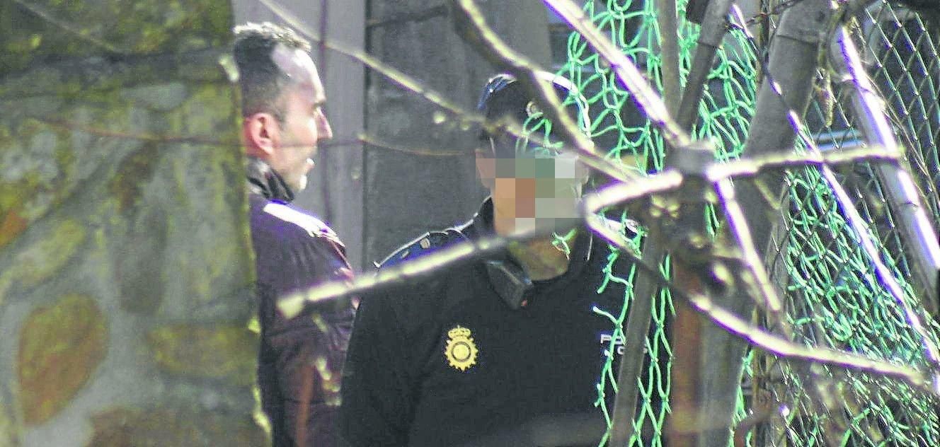 El detenido en la finca de la casa en la que vivía su padre, a escasos metros de la suya.