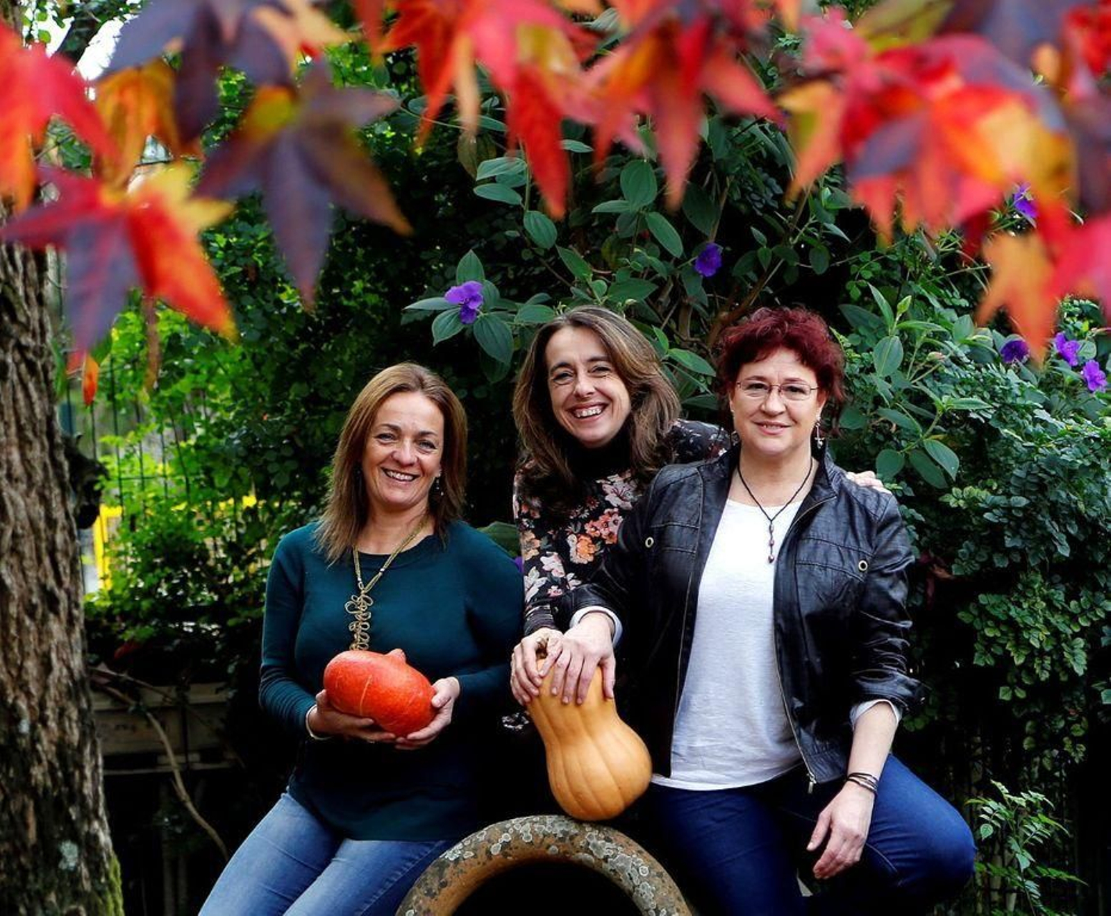Las tres mujeres que conforman la firma Calabizo, made in Val Miñor.