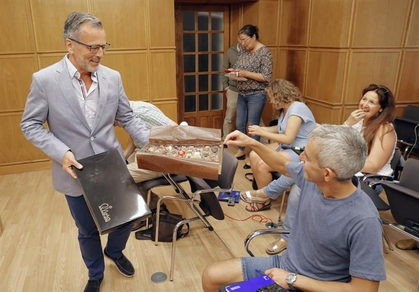 Hernández renuncia a sus cargos políticos para ocupar la presidencia del CES