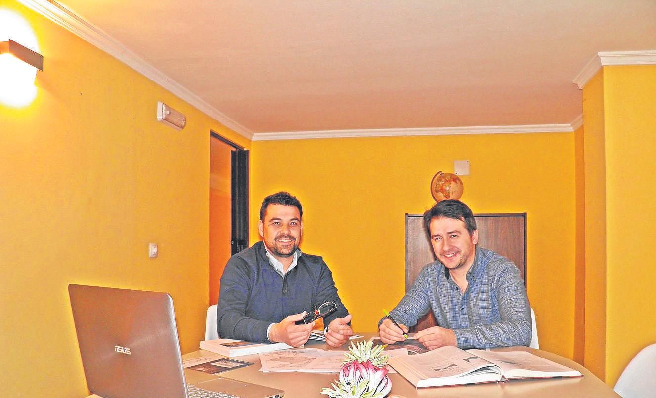 Víctor Bouza y José Taboada en las instalaciones de Tysgal en Santiago.