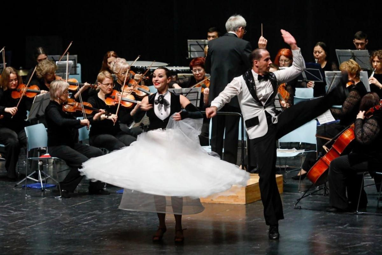 El ballet acompañó las piezas de Strauss en el concierto de Año Nuevo.