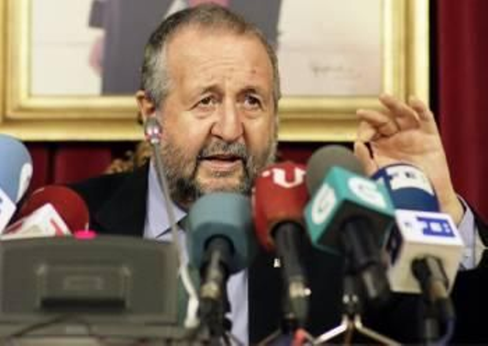 López Orozco, durante la rueda de prensa que ofreció en el Ayuntamiento de Lugo. (Foto: ELISEO TRIGO)