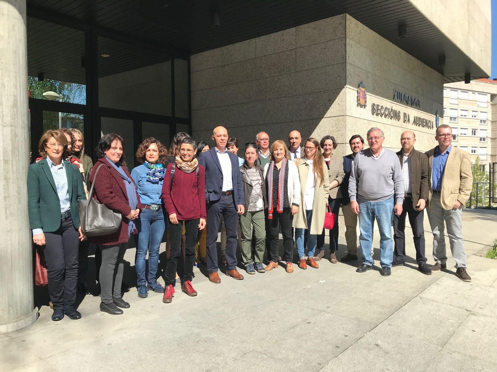 Los letrados de la Administración de Justicia, ayer, durante la movilización en los juzgados.