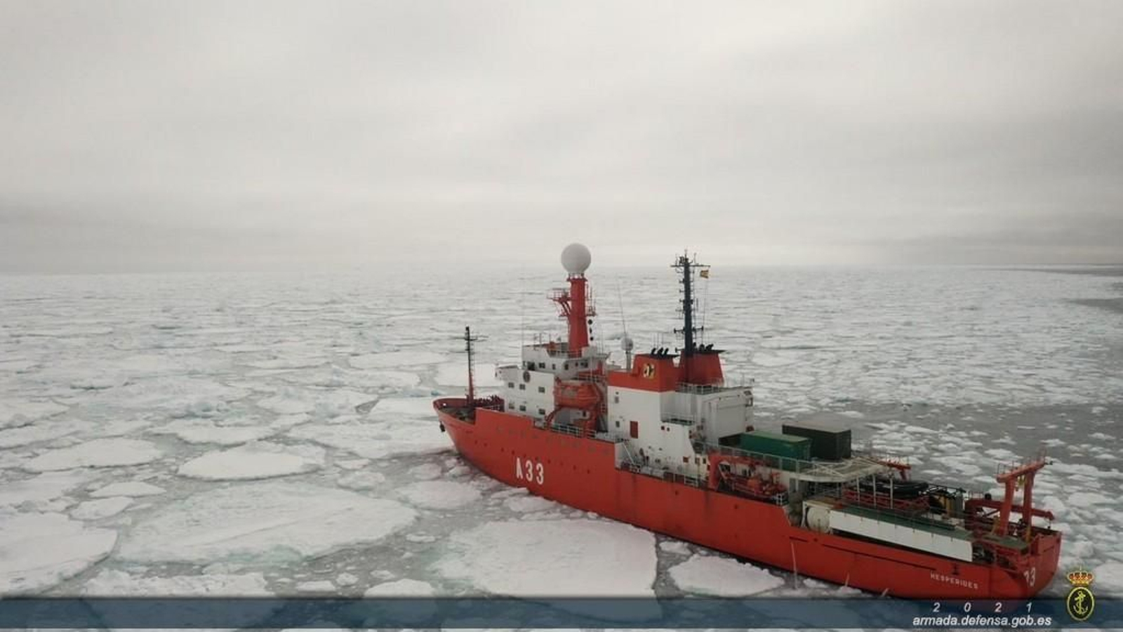 El "Hespérides" durante una de sus misiones en la Antártida.