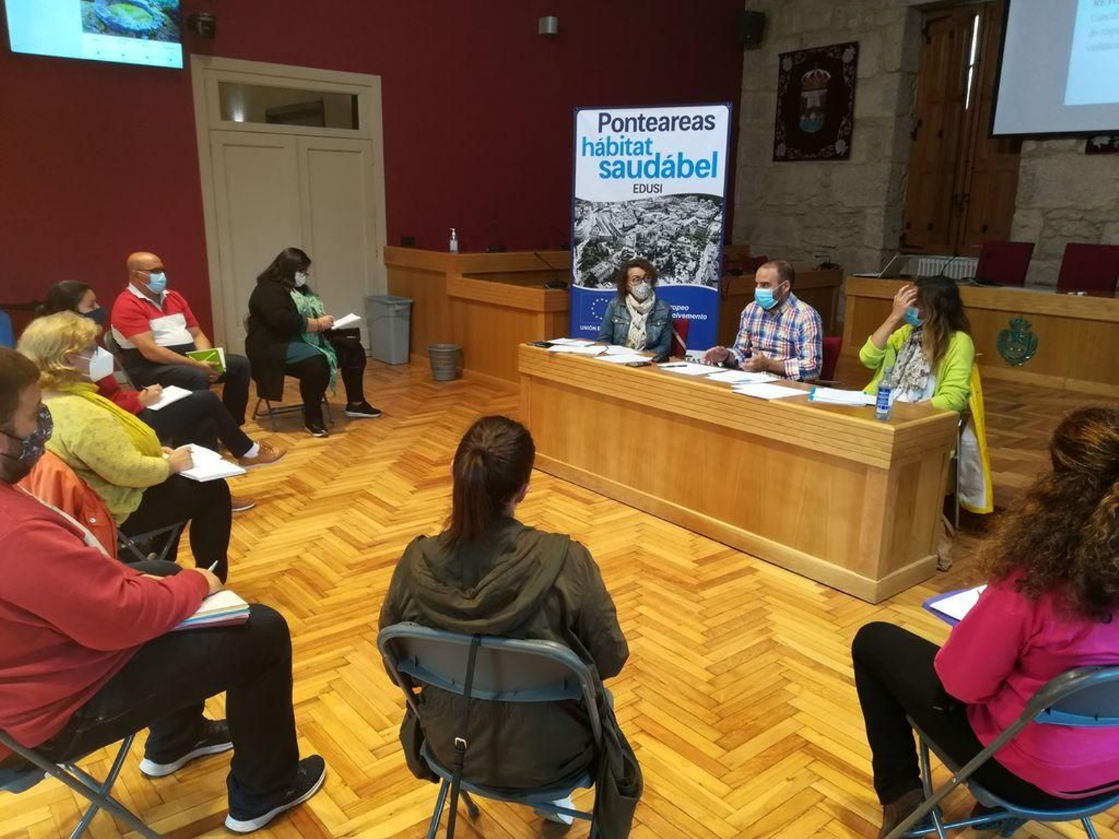 Fernández Davila na reunión sobre políticas da Infancia.