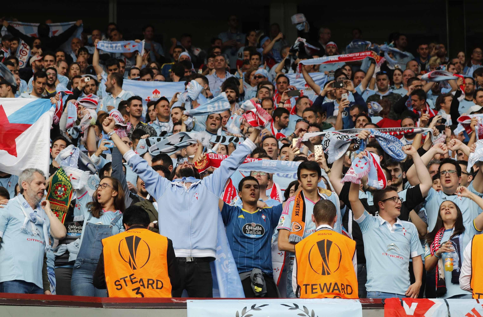 Las mejores imágenes del partido de vuelta entre Manchester United y Celta (1-1). // J.V. Landín