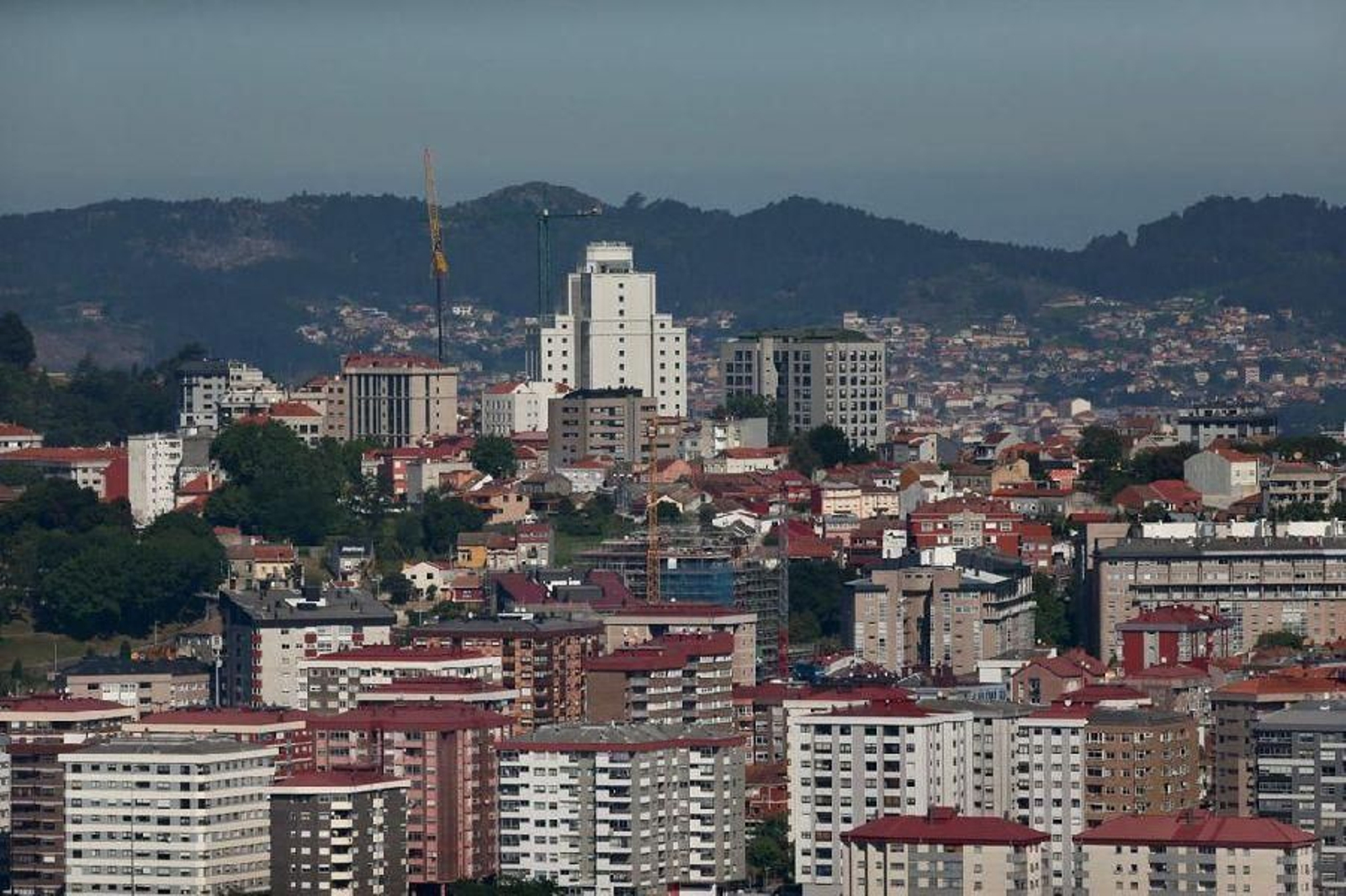 Desmontan la grúa de la Ciudad de la Justicia de Vigo _ Alberte 34