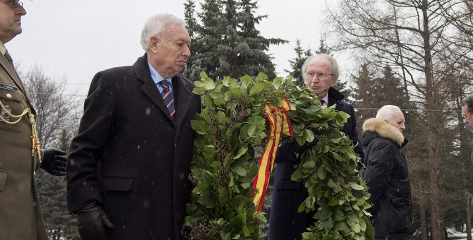 El ministro García Margallo durante la ofrenda a los españoles caídos en defensa de la Unión Soviética.