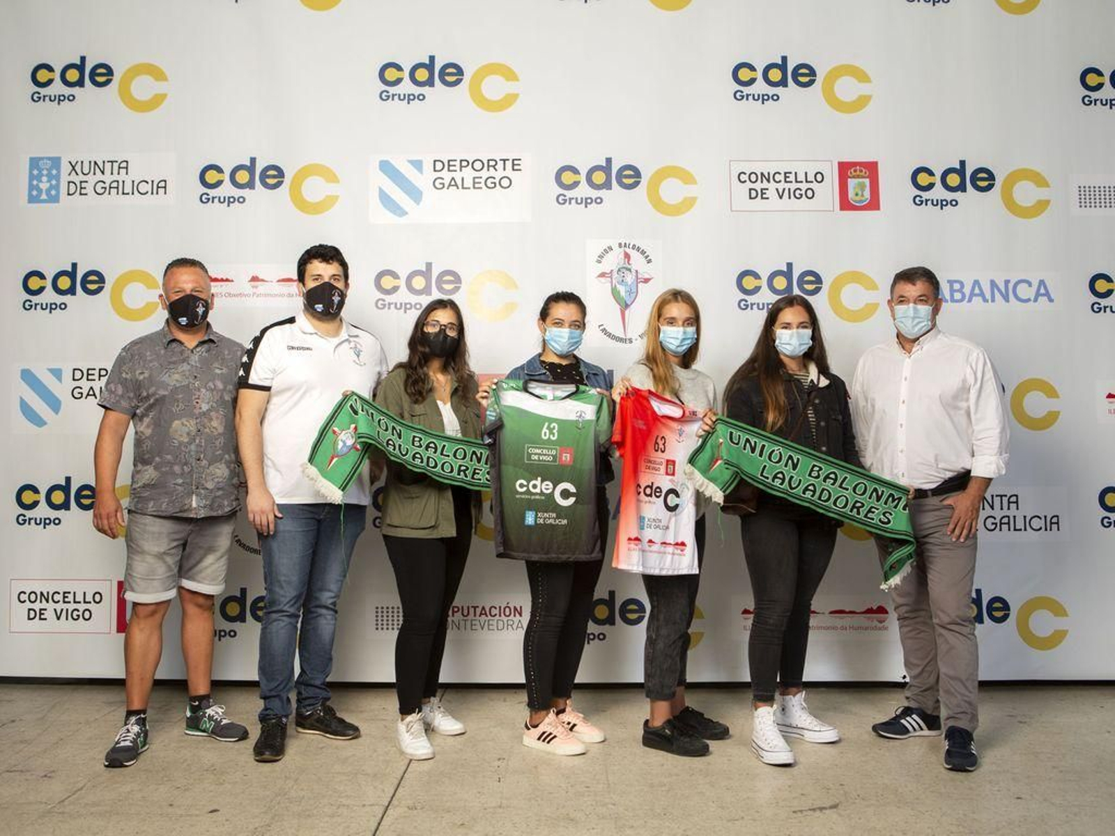 Presidente y entrenador presentaron en sociedad a los cuatro fichajes.