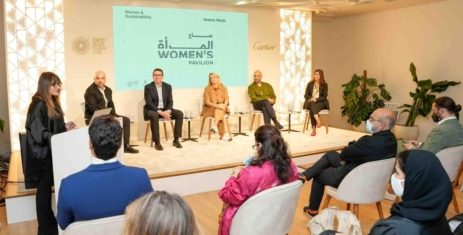 Vista general de un foro sobre el papel de las mujeres en la sostenibilidad desde la perspectiva de la arquitectura, el diseño, la educación y el mundo corporativo celebrado en el pabellón de las Mujeres en la Expo de Dubái 2020 y coorganizado por el pabellón de España. EFE/Andreu World