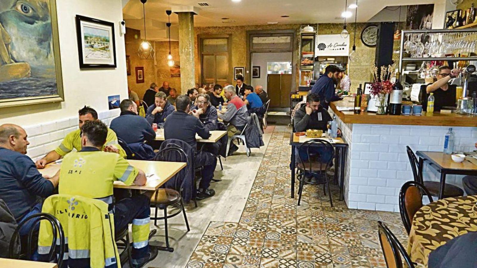 El restaurante As Cunchas se llena de trabajadores a la hora de comer, fruto de su tratamiento del menú del día.