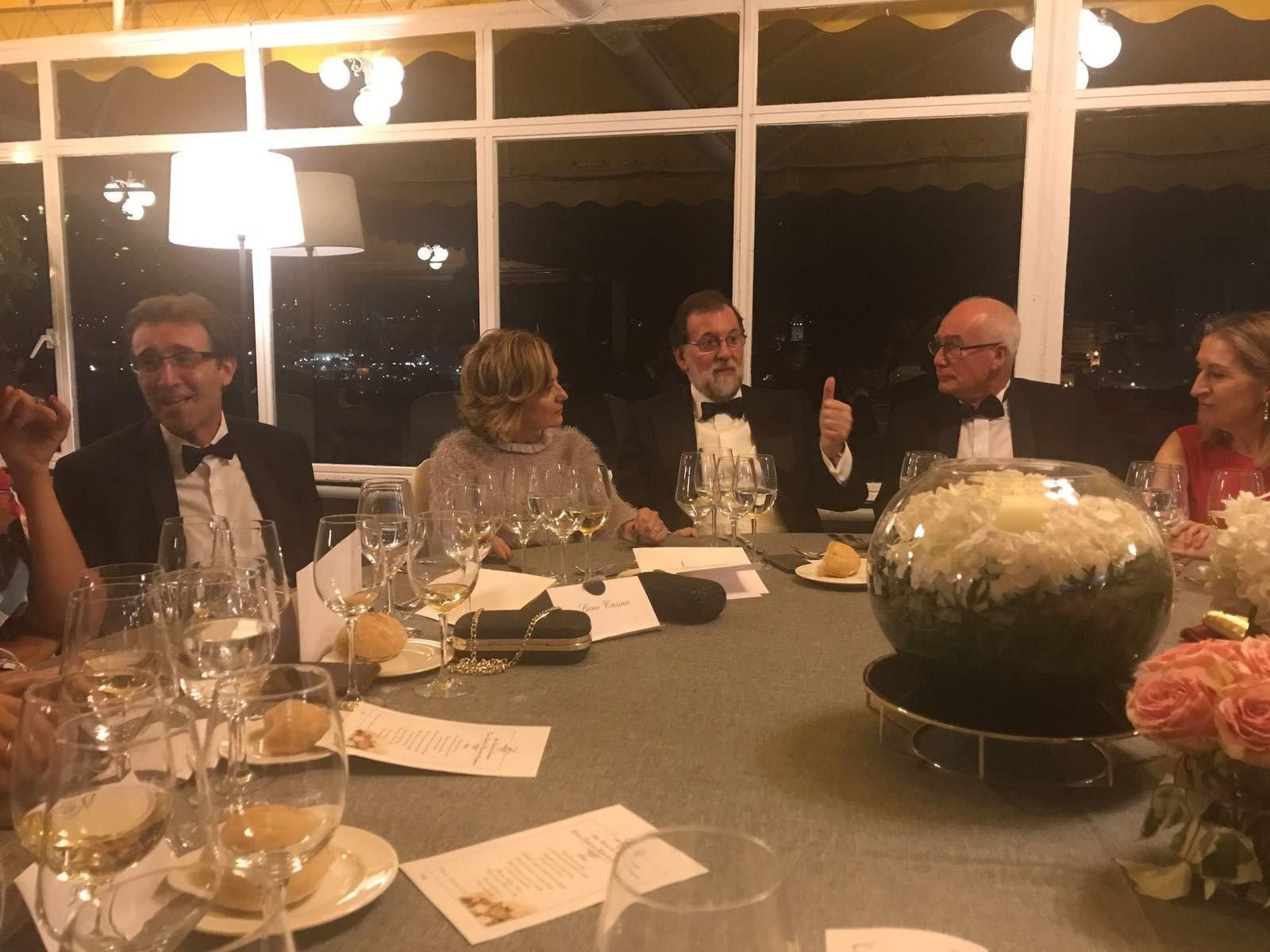 Mariano Rajoy asistió este fin de semana a la tradicional cena-baile del Liceo Casino en la que las jóvenes de la ciudad se ponen de largo.