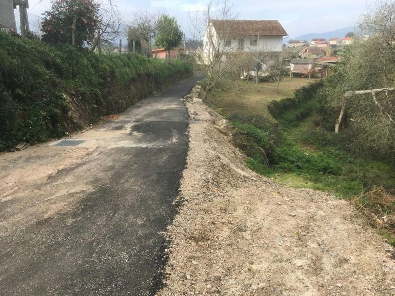 El camino de O Muíño, en la parroquia de O Viso, es uno de los beneficiadlos con este plan.