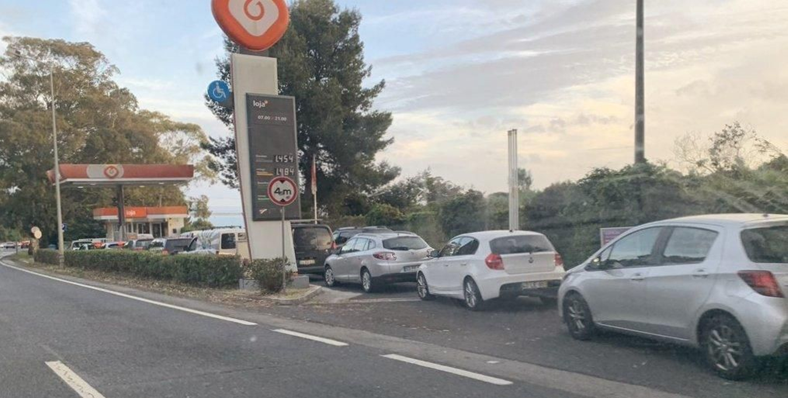 Colas en las gasolineras por la falta de combustible en Portugal por la huelga