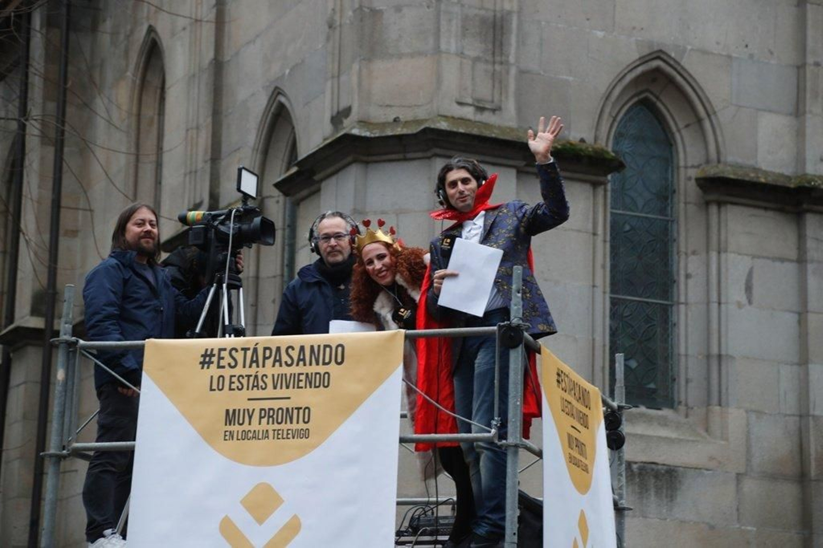 Las comparsas calientan el Entroido en Vigo Foto JVLandín 02