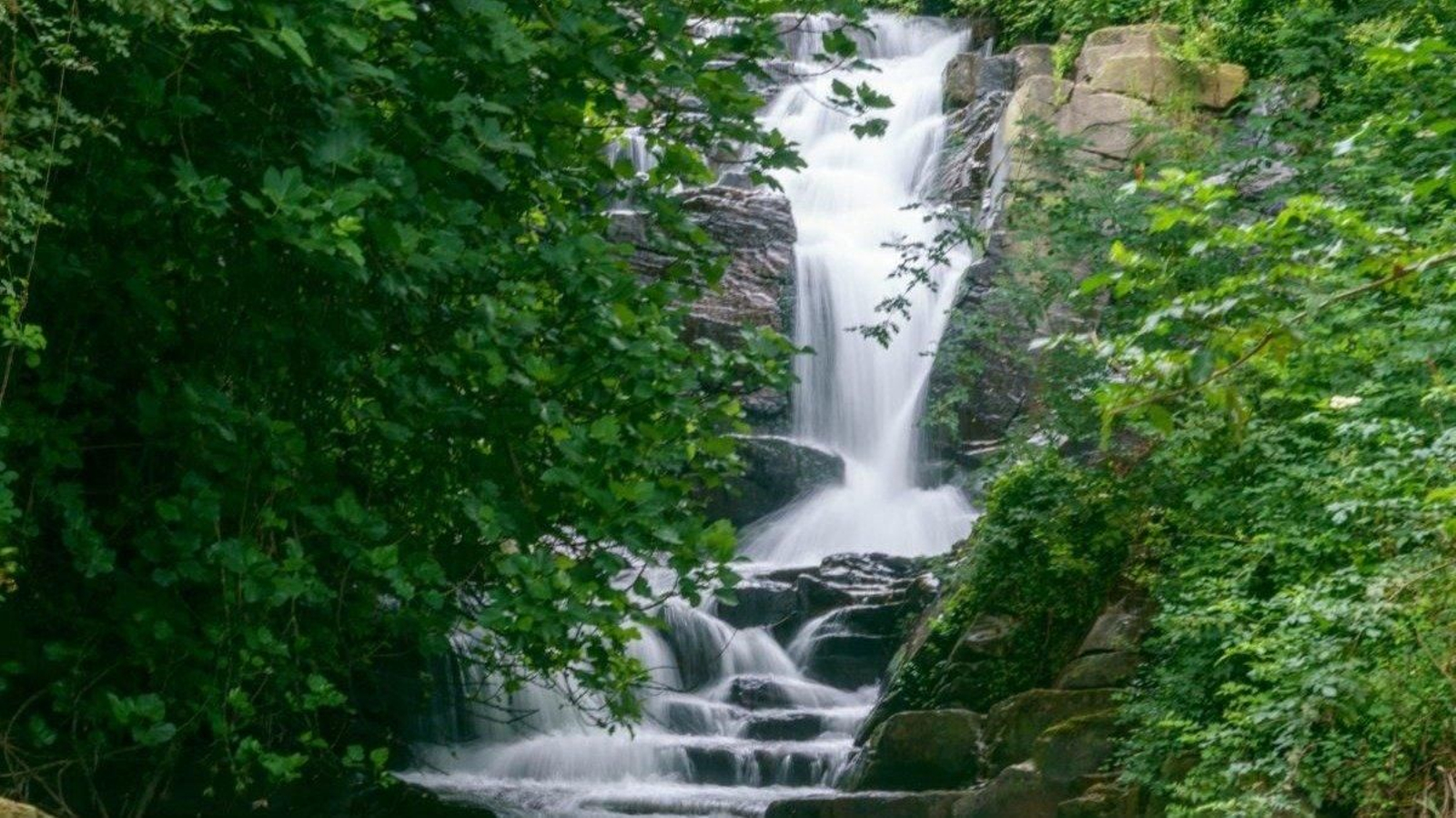 Una cascada ubicada en el tramo entre Manuel Álvarez y la Avenida de Madrid.