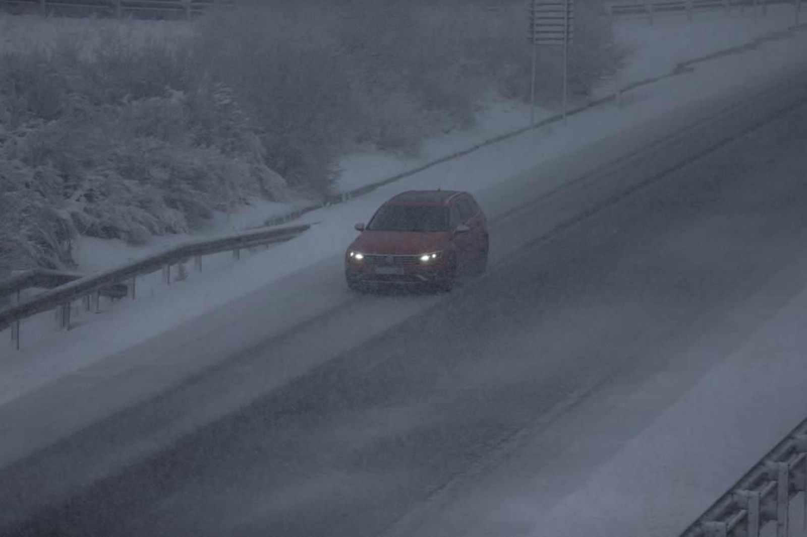 Cortada la A52 por nieve _ Alberte 16