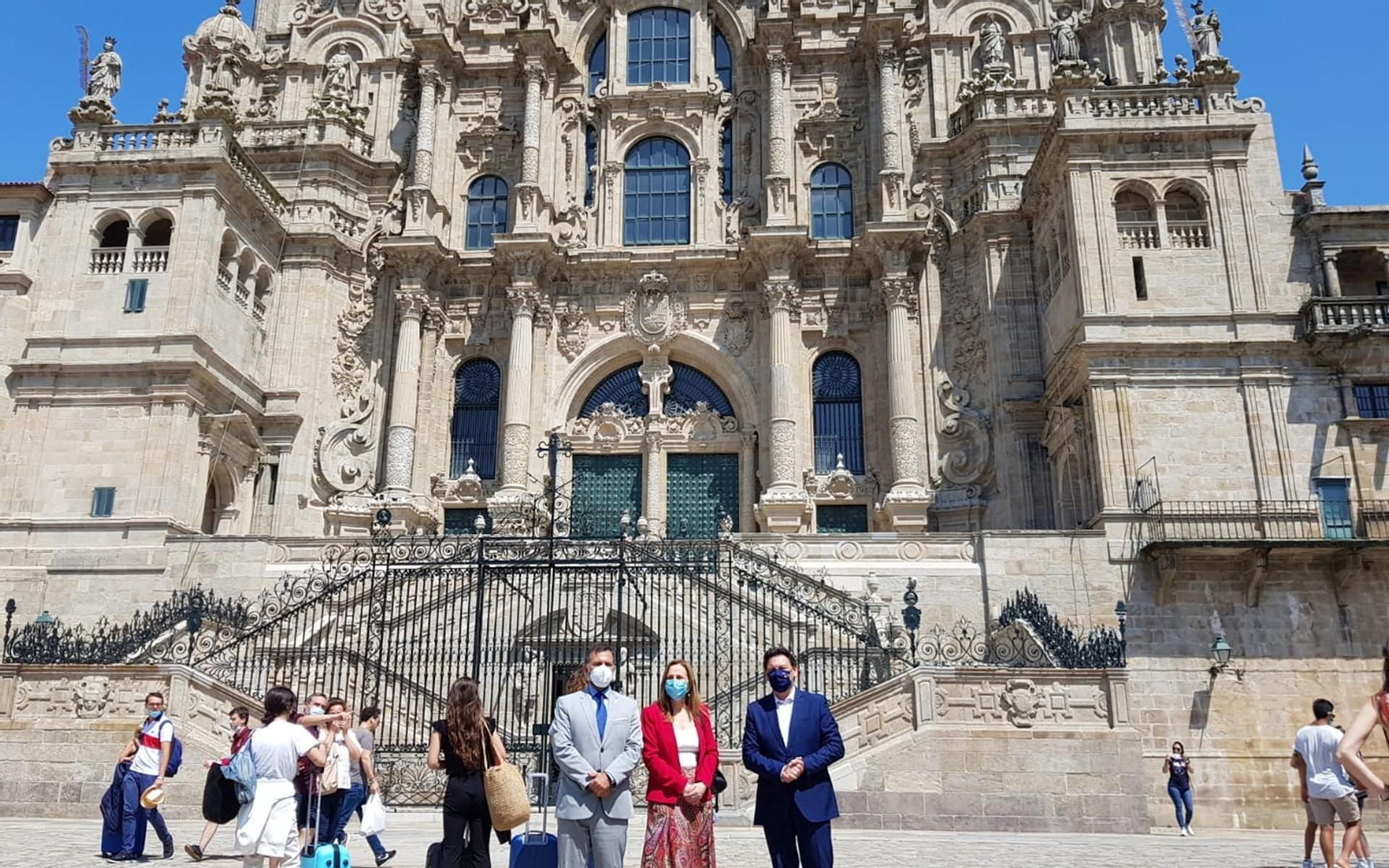 El secretario xeral da Emigración, Antonio Rodríguez Miranda, acompañó a la embajadora de la República Oriental de Uruguay, Ana Teresa Ayala Barrios, en su visita a Santiago de Compostela