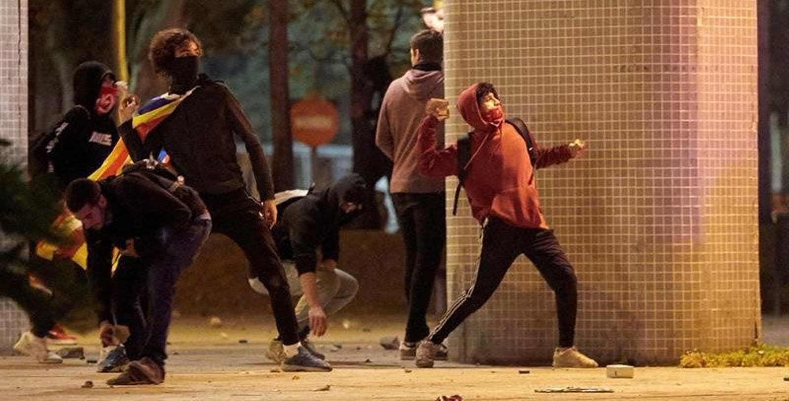 El núcleo duro de los disturbios en Cataluña:500 radicales con apoyo exterior