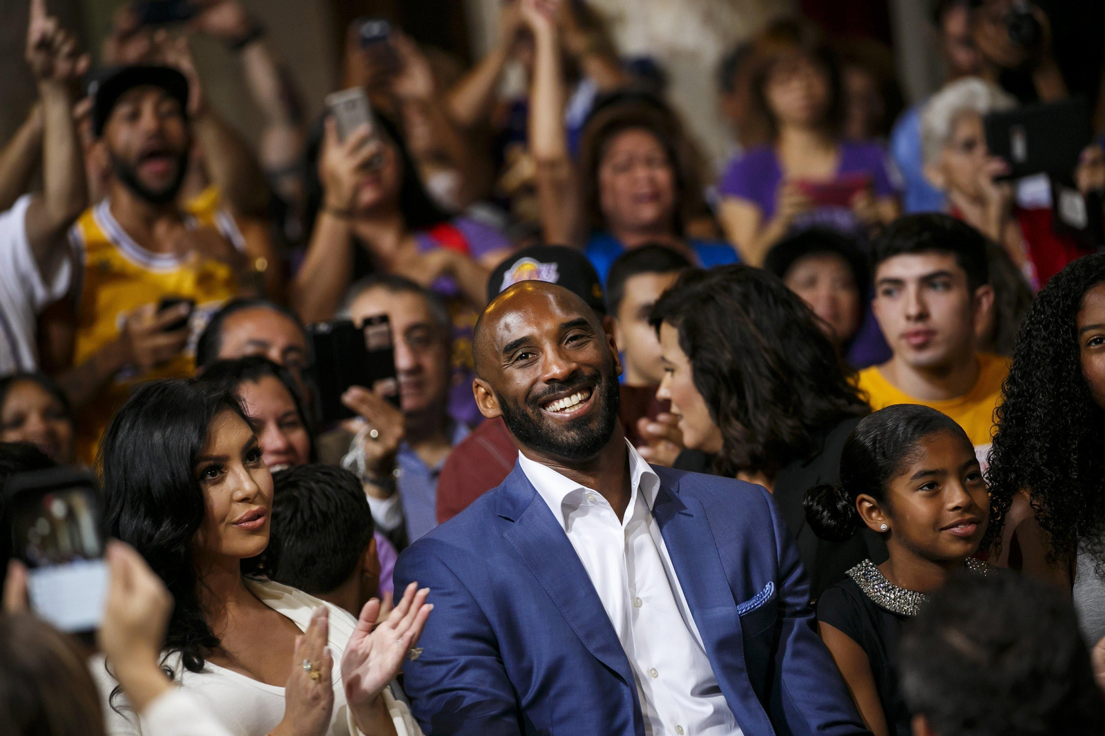 Kobe Bryant con su esposa Vanessa Laine sus hijas Gianna Maria Onore y Natalia Diamante