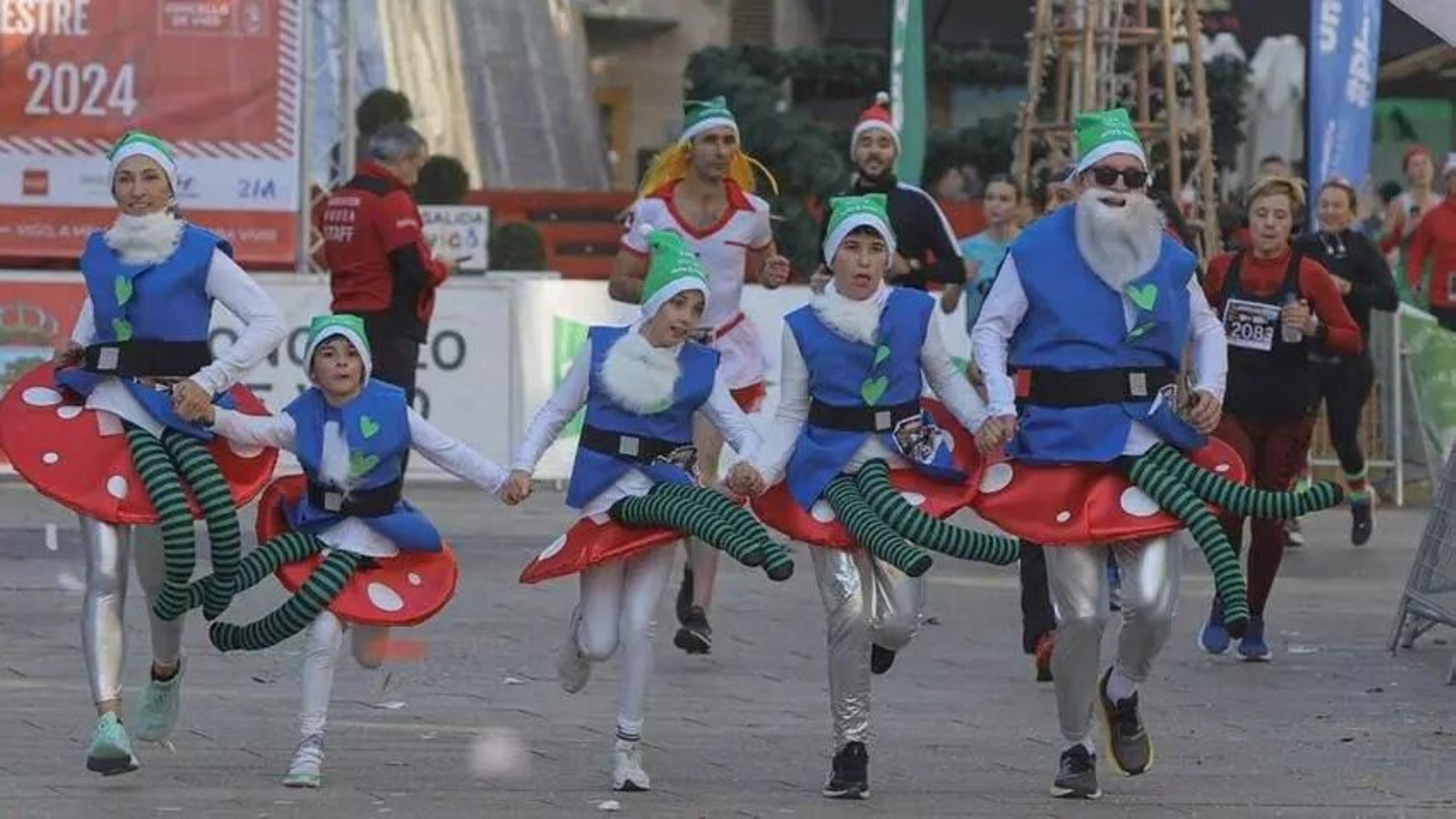 Galería | Vigo corre la San Silvestre 2024 entre multitud de disfraces