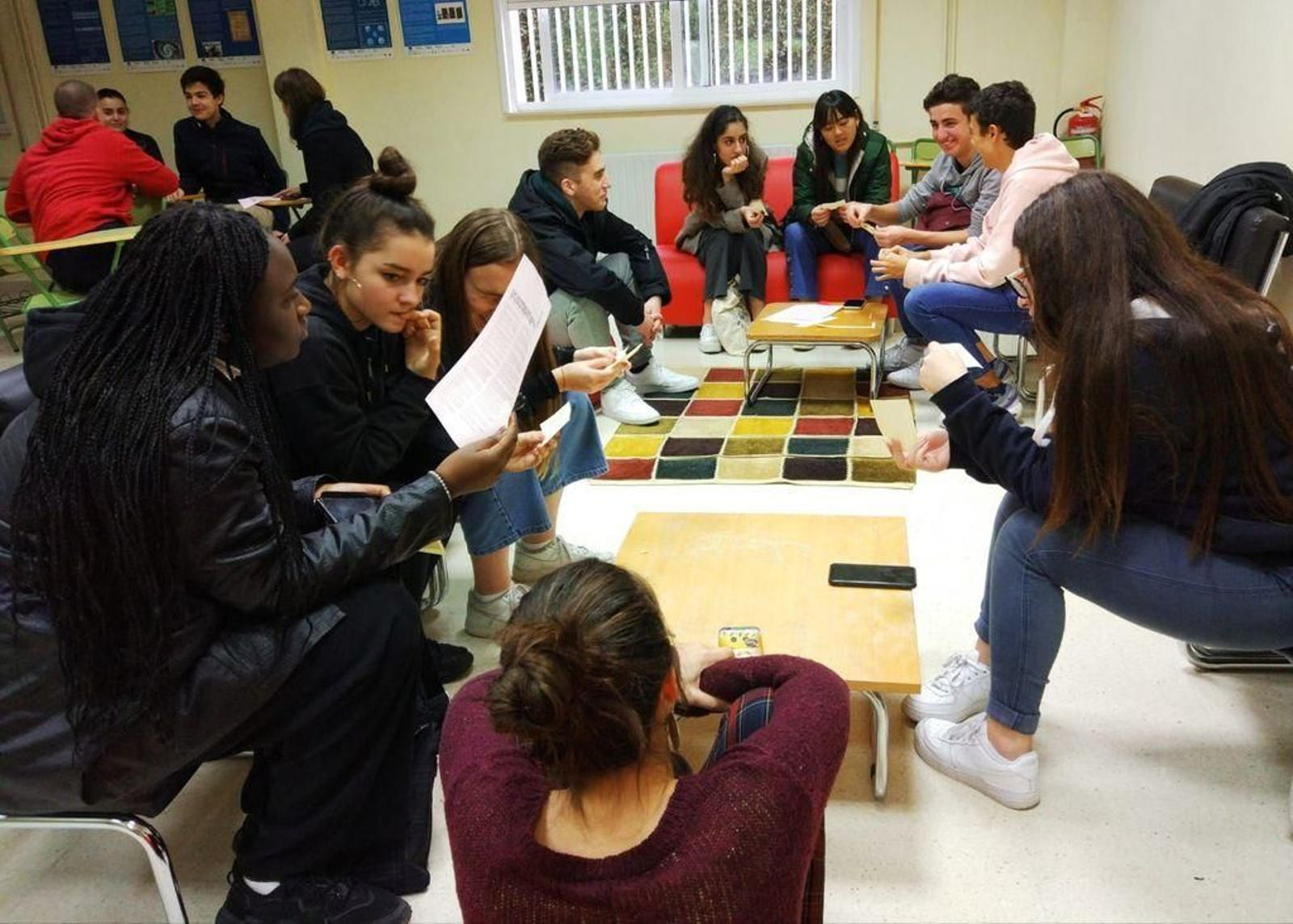 Los alumnos, en una de las sesiones de trabajo en el instituto.