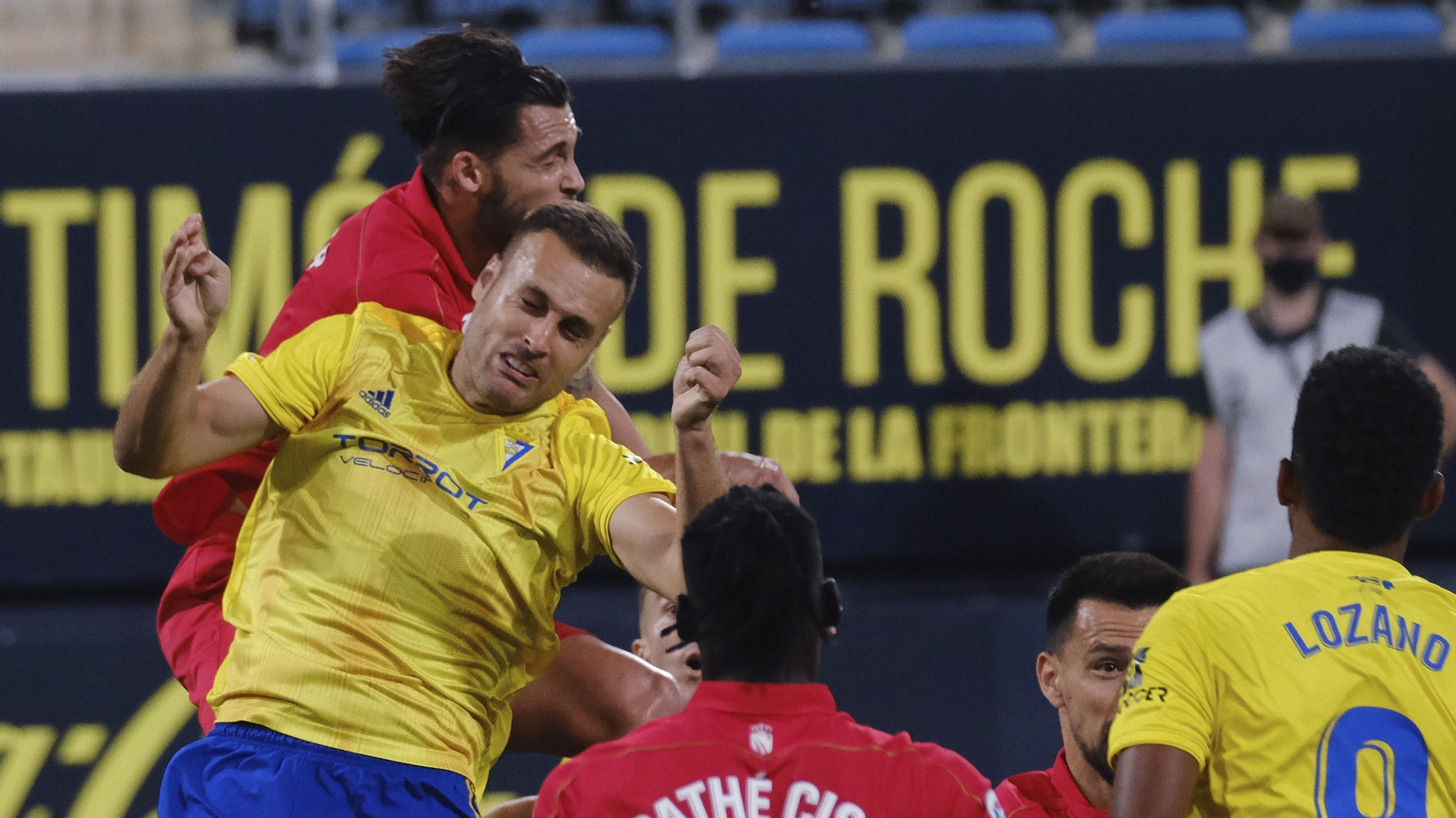 El Fuenlabrada aguó la fiesta que el Cádiz tenía preparada.