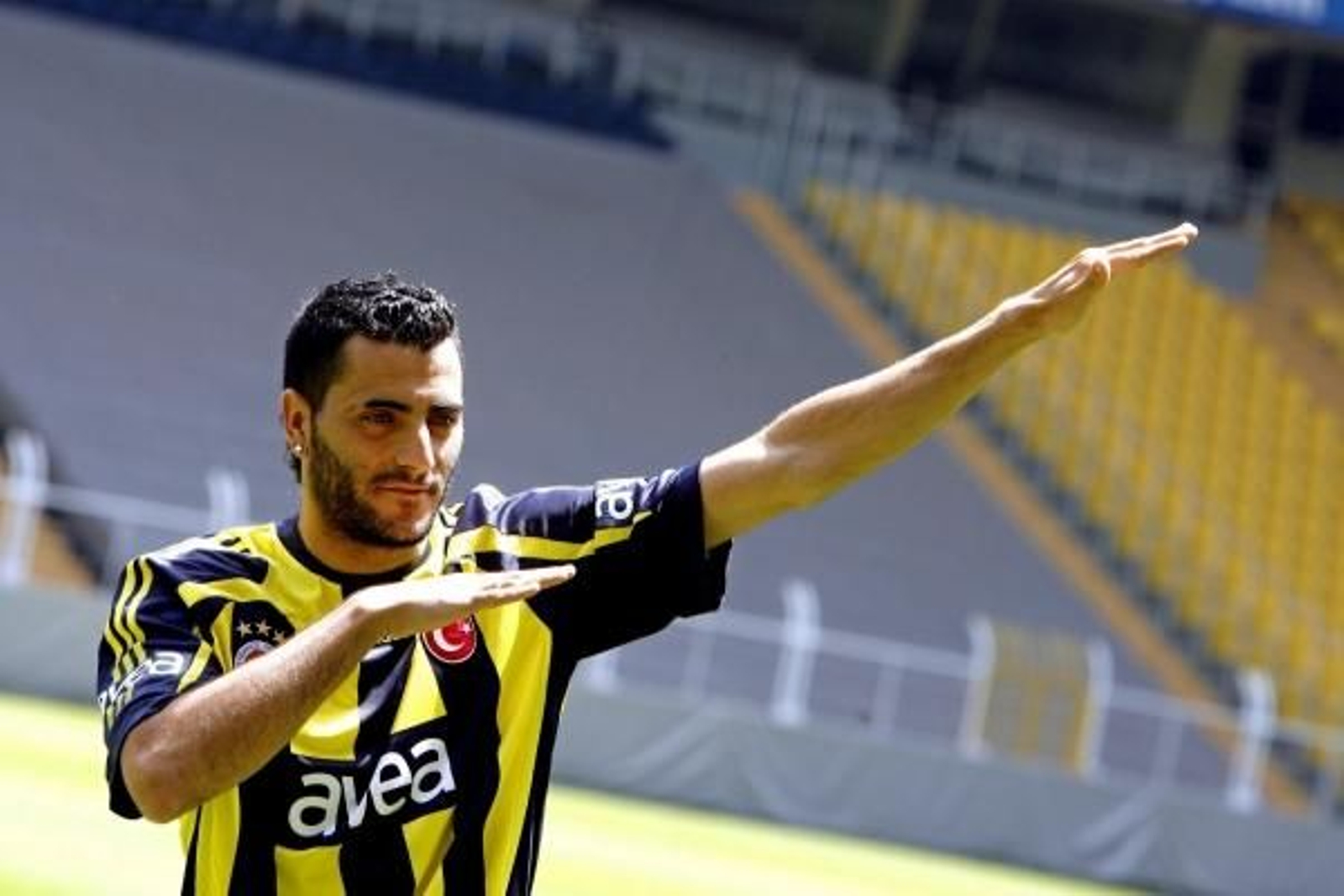 El nuevo jugador del Fenerbahce, Daniel González Güiza. (Foto: Tolga Bozoglu)