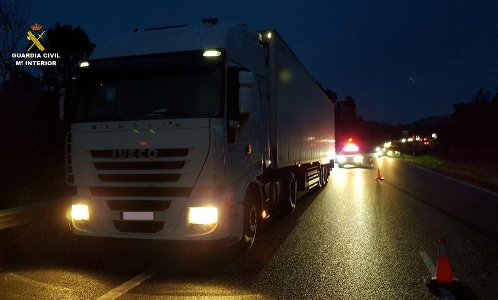El camión de 40 toneladas circulaba por la A-52 sentido Vigo.