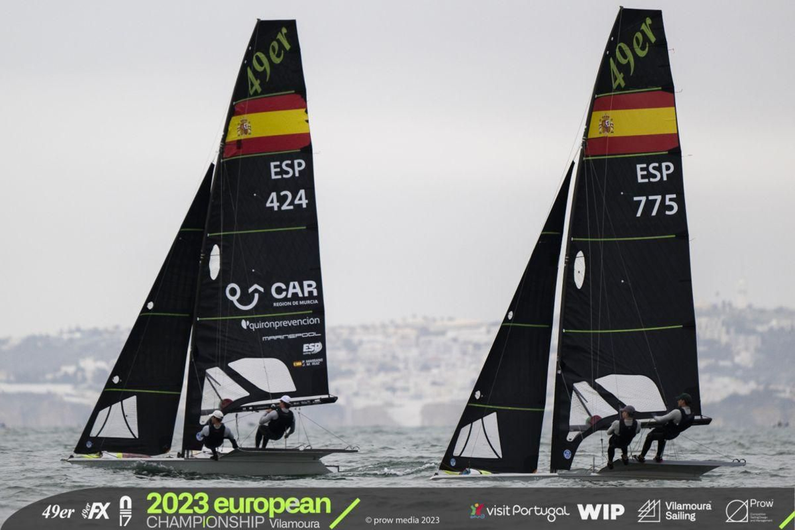 Los vigueses Martín y Jaime Wizner, a la derecha, en una de las regatas del Europeo de 49er.