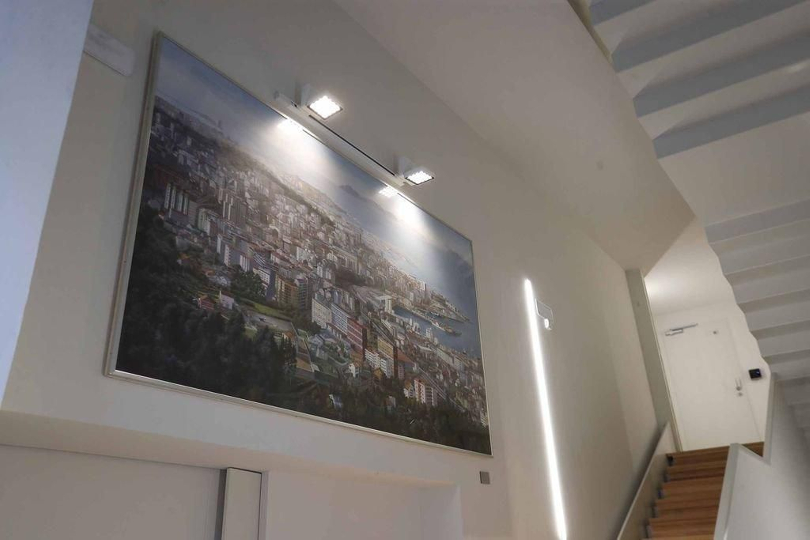 La panorámica de grandes dimensiones “Dende a Madroa” lleva meses en la sede del Celta.