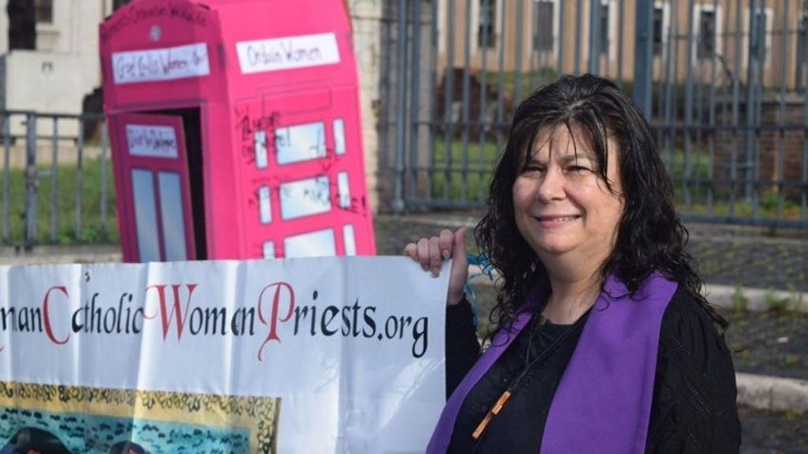 La presbítera Christina Moreira pide aplicar la igualdad de género al Vaticano.