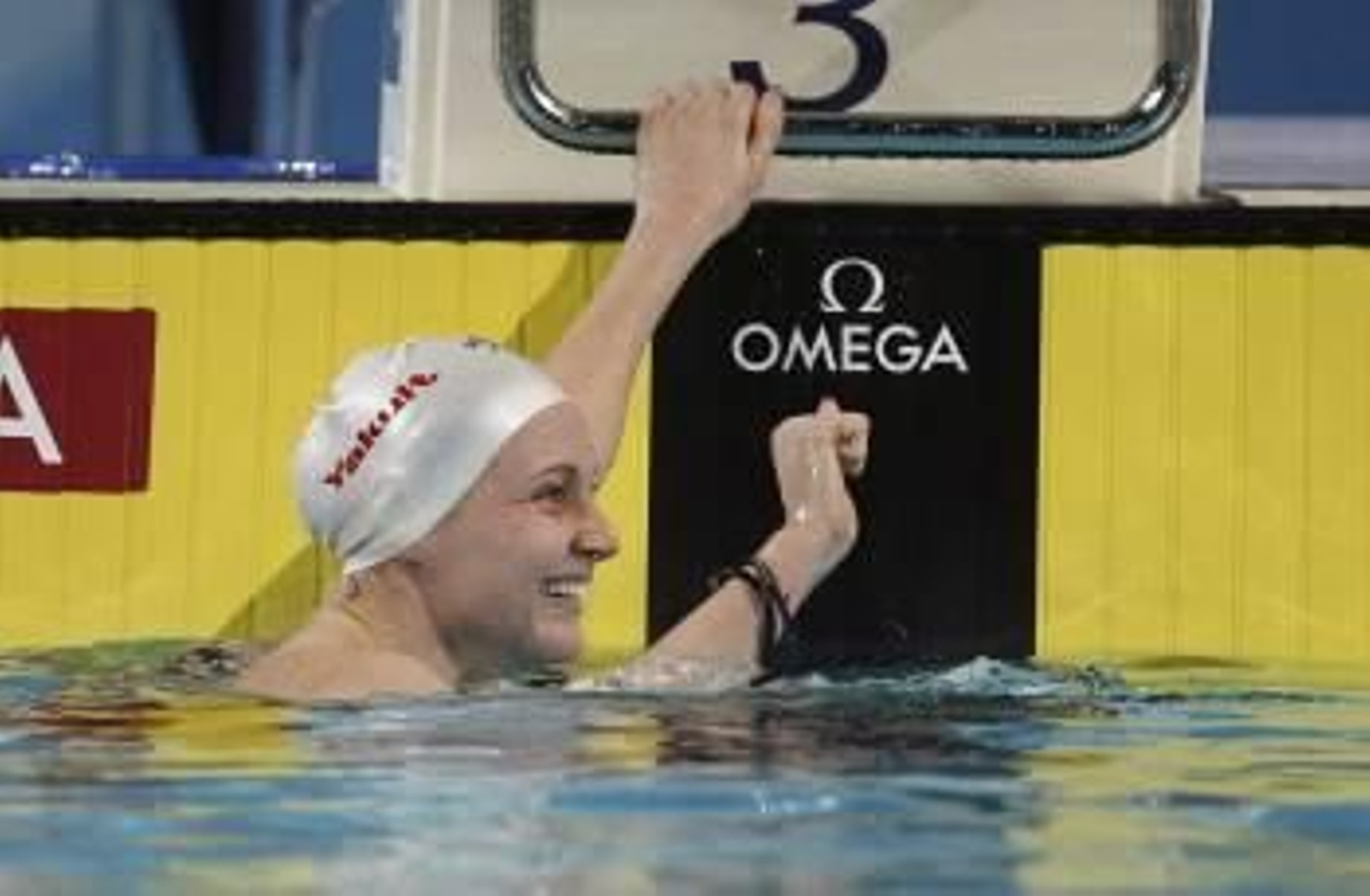 Melanie Costa celebra la victoria en los 400 metros libre de los Mundiales de Estambul. (Foto: TOLGA BOZOGLU)